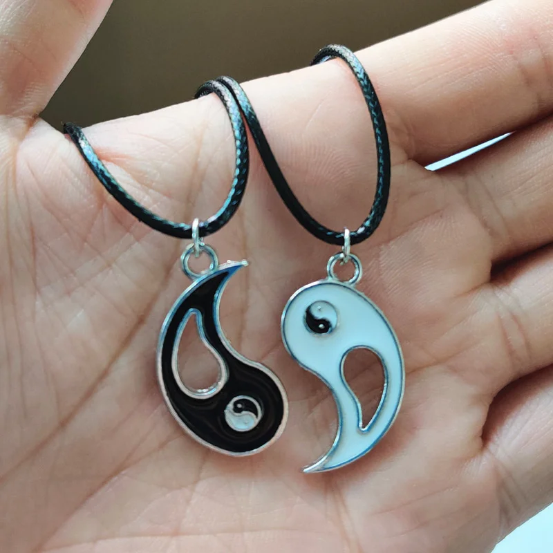 Collares de moda ocho gráficos blanco y negro Yin Yang chisme colgante para parejas amantes mejores amigos amistad mujeres Unisex