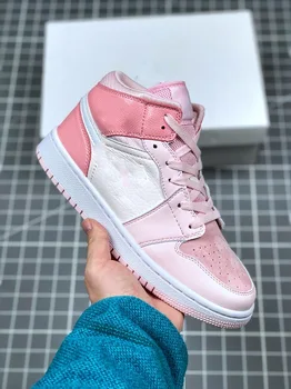 

1 Mid in Digital Pink women New 1 High OG Bred Toe Basketball shoes Spiderman Blue Designer Sneakers Trainers siez 5.5~8.5