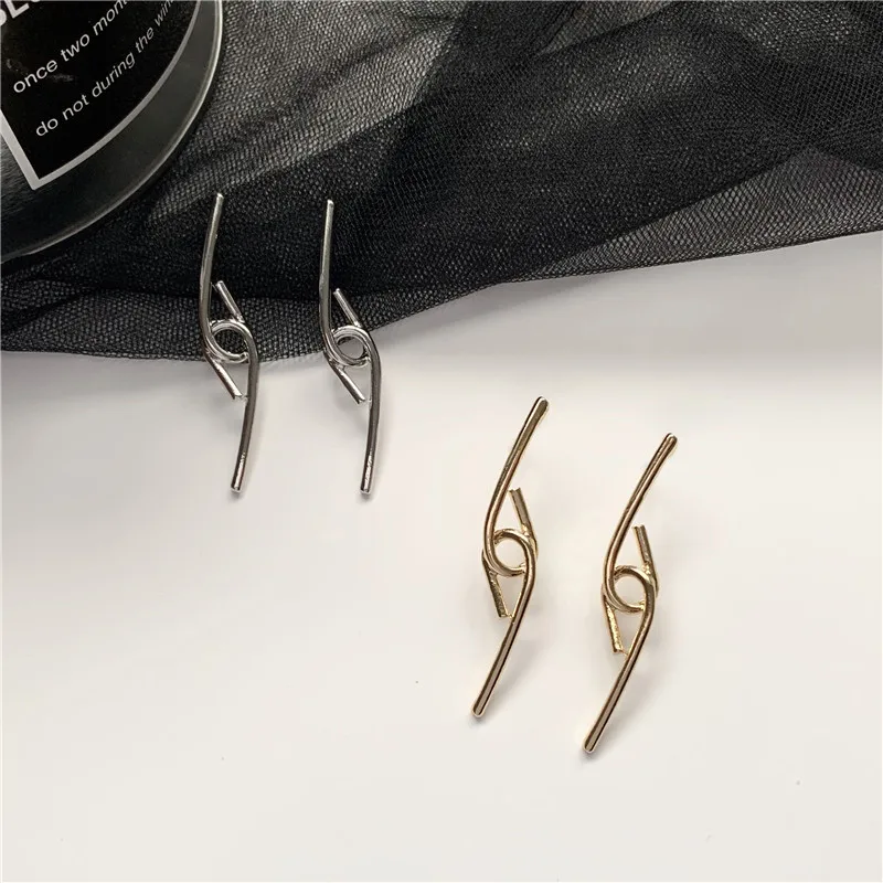 

S925 Silver Needle South Korea Elegant Simple Cool Sense of Design Modeling Ear Stud Fashionable Metal Earrings Women's B391