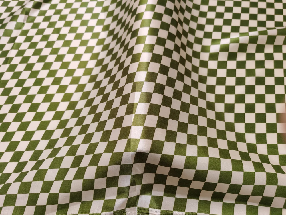 1 Meter x 1,48 Meter Schachbrettmuster Satinstoff Geometrisches Seidiges Charmeuse-Material für Schal, Kleid, Futter, Nähen, DIY – Detail 39