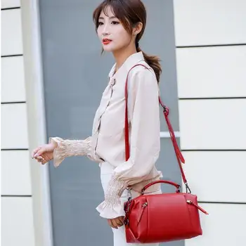 

2019 new versatile women's hand-held messenger bagAAA298