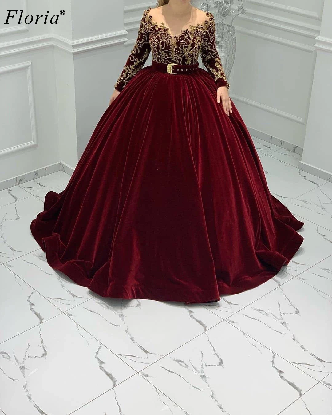 

Plus Size Burgundy Velvet Evening Dresses 2020 Long Sleeves Formal Evening Gowns Gold Appliques Couture Woman Grand Event Party