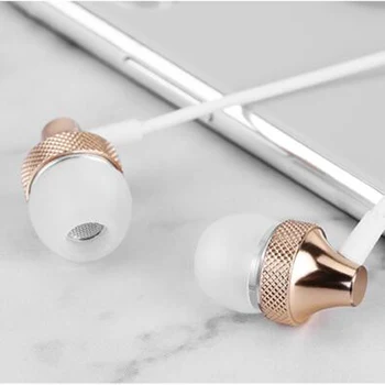 

10 pcs Metal 3.5mm In-Ear line control Headset Subwoofer Volume Control Universal super bass Headset With Built-in Microphone