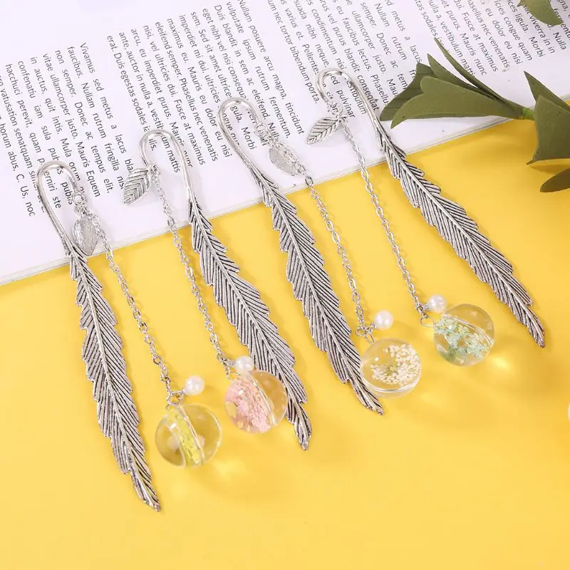 Retro Vintage Bookmark Feather Dried Flower Gypsophila Specimen Creative Metal Bookmarks Stationery Gift LX9A