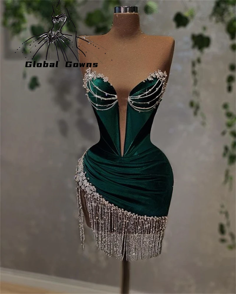 

Green Velvet Short Prom Dresses Black Girls For 2023 Sexy Tassel Diamond Birthday Party Dress Beaded Mini Cocktail Homecoming