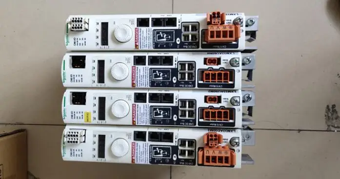 LXM32AD18N4 используется один, сервопривод, хорошо работает