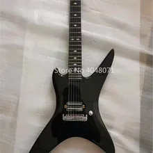 Черная электрогитара, гитара может быть настроена в соответствии с требованиями