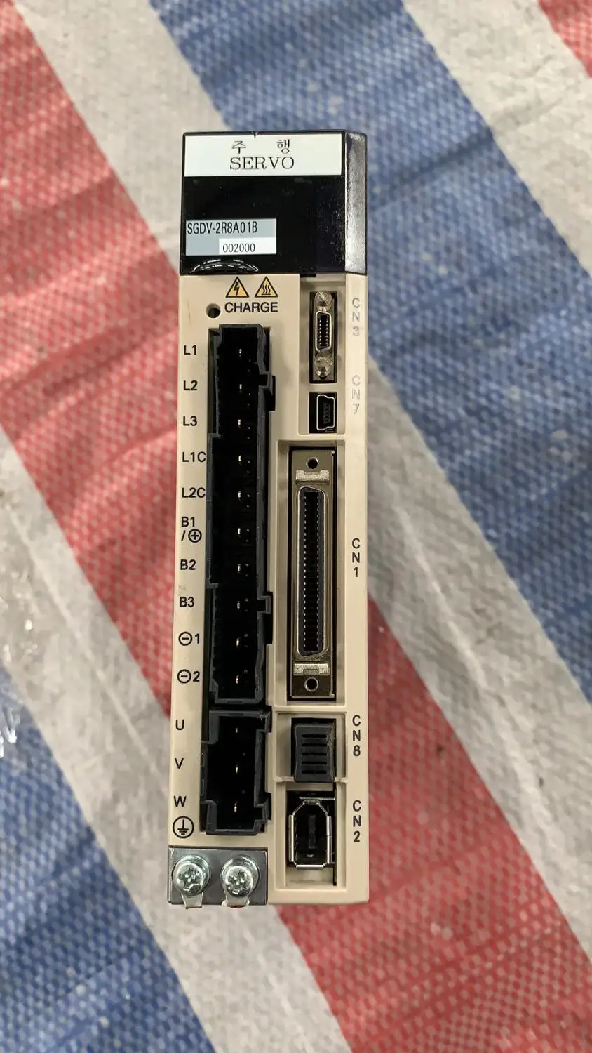 YASKAWA SGDV-2R8A01B/SGMJV-04ADL2C 400 Вт сервопривод и мотор(гарантия качества и цена договорная