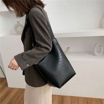 

Autumn and Winter Large Capacity Bucket Bag Female 2019 Retro Foreign Gas Fashion Broad Shoulder Shoulder Bag