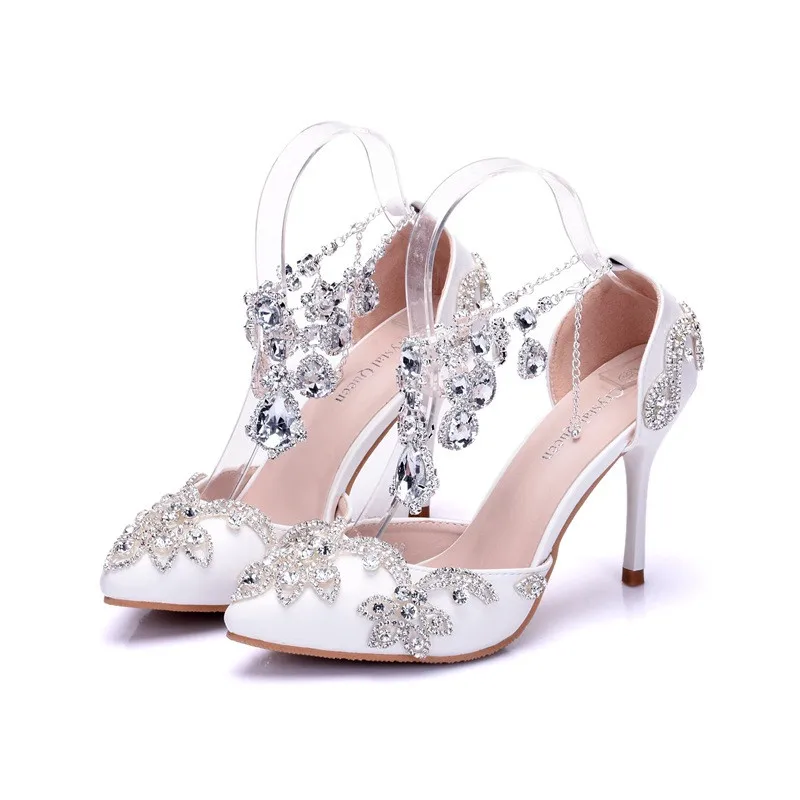 

White pointed head with silver drill shallow mouth plus wristband wedding dress with stage women's shoes 2019 spring new wedding