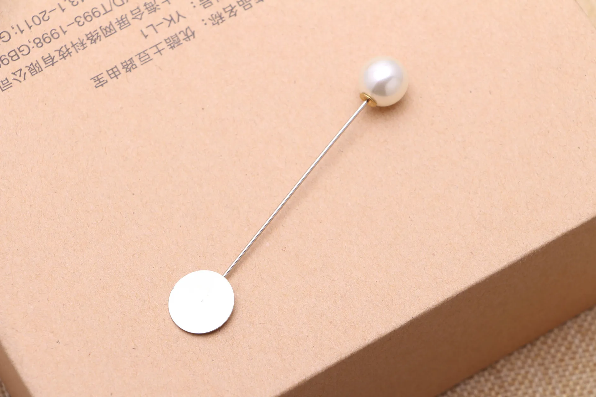 South Korea Crystal Pearl Brooch Women's Corsage Sweater Brooch Decoration Pin Autumn And Winter Coat Collar Pin Accessories