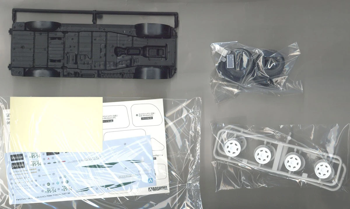 1/24 PE8W Delica Space gear 96 Сборная модель автомобиля 05667