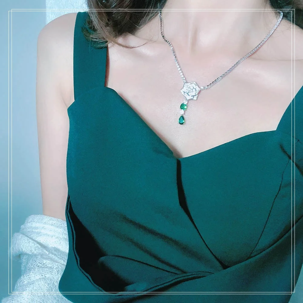 New High-End Fashion Grand Lady Banquet Necklace Women Accessories Green Dance Party Light Decoration Celebrit Luxury Designer