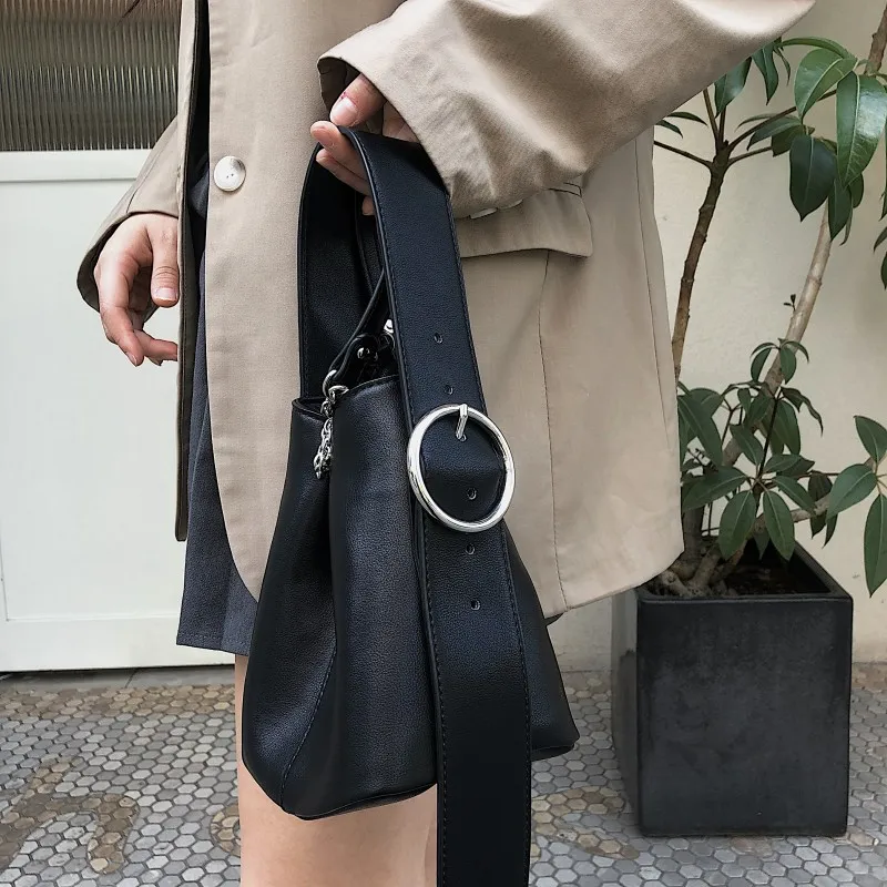 

vintage wide strap women shoulde bags designer handbags luxury pu leather chain crossbody bag casual buckets bag large purse sac
