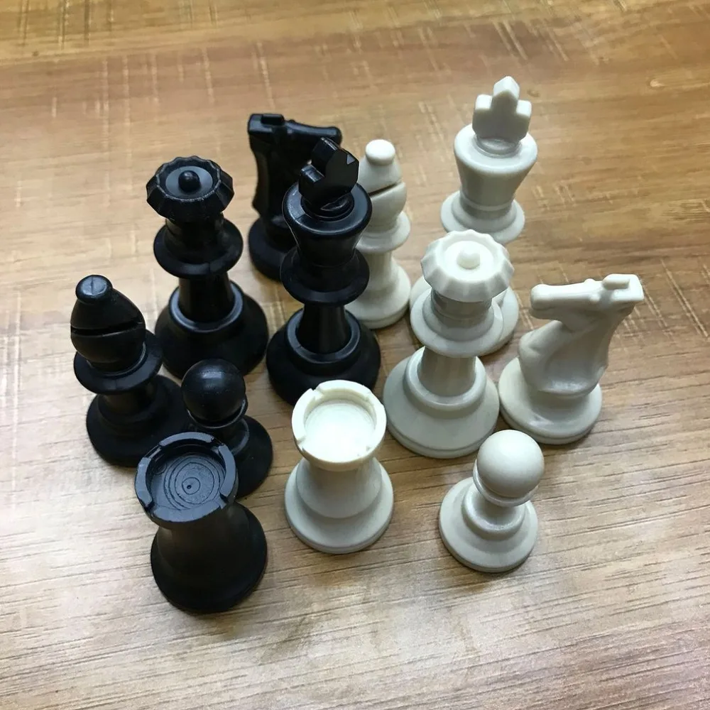 

1 Set Medieval Chess Pieces Plastic Chess Pieces International Word Chess Entertainment Black and White 65 MM Dropshipping New