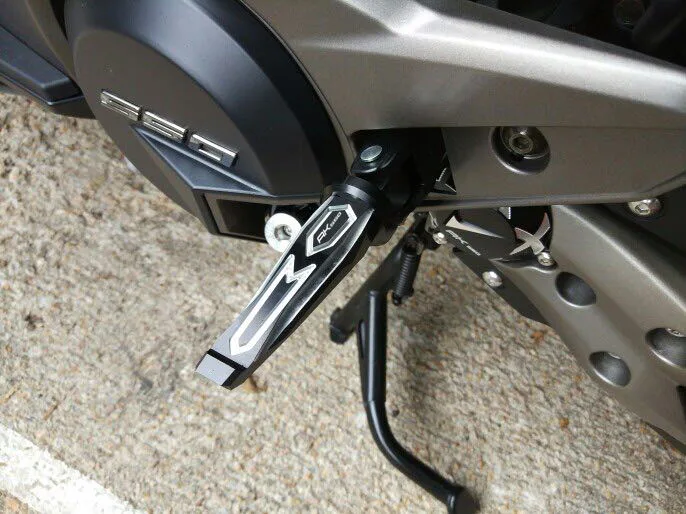 Для KYMCO AK550 AK 550 аксессуары для мотоциклов CNC алюминиевые задние пассажирские Подножки задние педали Peg
