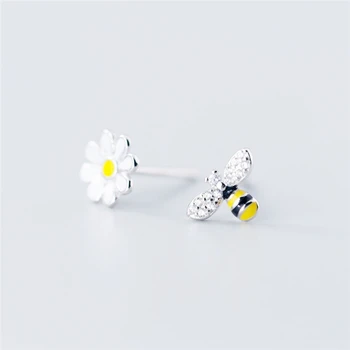 

Bee Flower Silver Earring Female Jewelry (With box+E-Packet)