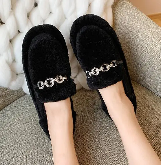 Черный winter warm women cotton shoes creeper bottom anti-skid fur slip-on loafers rhinestone metal chain lazy outside casual moccasins - Цвет: Черный