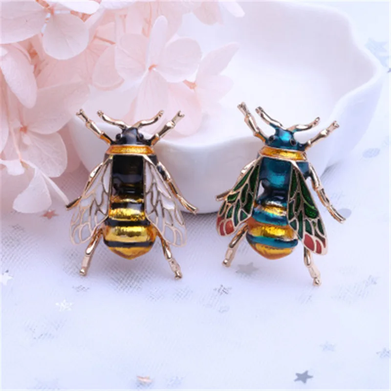 Нежная брошь с вонючим котом, новые желто-зеленые аксессуары для одежды с Пчелой, рождественские подарки для женщин