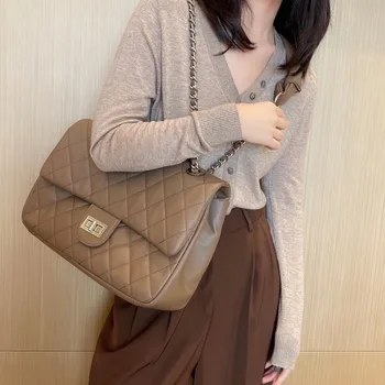 

In 2020 the new winter fashion chain embroidery BaoLing lattice can be worn handbag tote bag