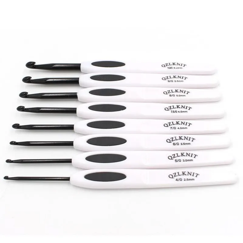

Ergonomic Crochet Hook Knitting Needles Set 2.5-6.0mm 8pcs/set White Plastic Handles Black Aluminum Crochet Needle Set