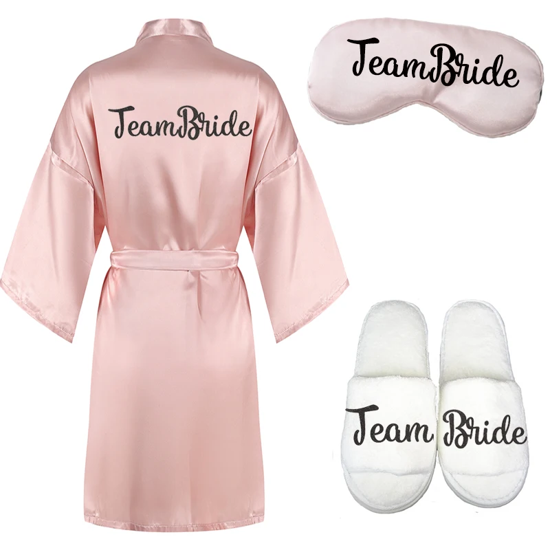 Блестящий черный командный халат для невесты; женские тапочки; маска для глаз; Комплект для сна; свадебные вечерние туфли подружки невесты; подарок; румяный светильник; розовые атласные халаты - Цвет: 3pc set