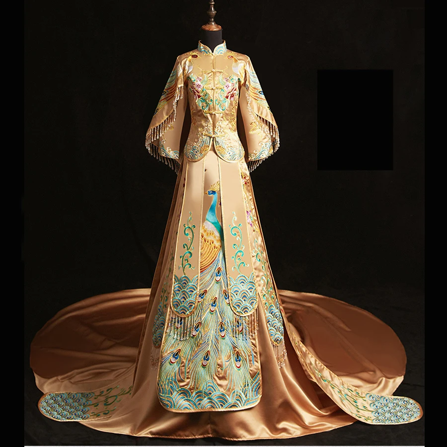 High-Quality-Peacock-Embroider-Bride-Qipao-Chinese-Traditional-Wedding-Cheongsam-With-Big-Trailing-Oriental-Element-Wedding (3)