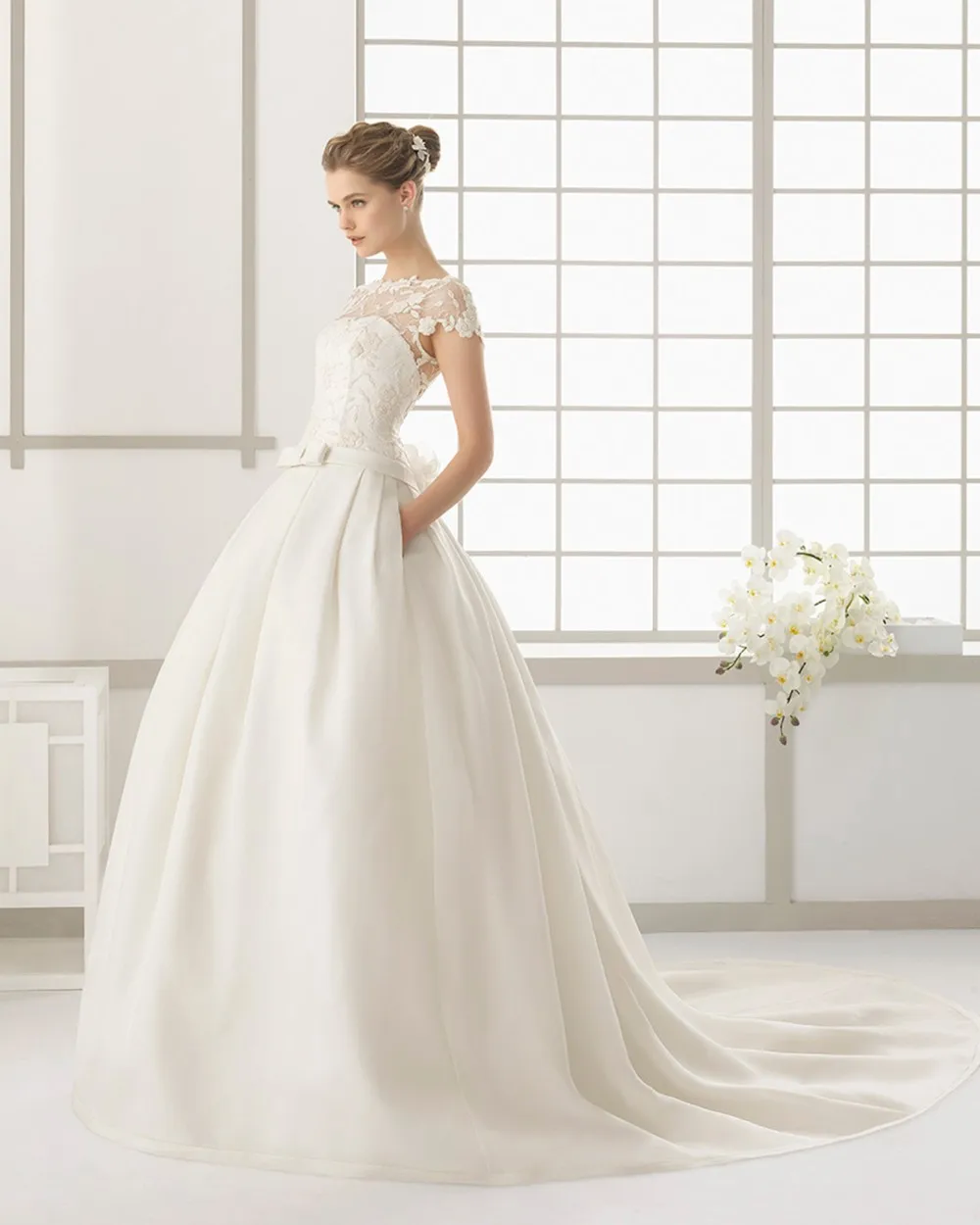 Vestidos de novia New Arrival Boat Neck Short Sleeves A-Line Chapel Train Lace Satin Long Wedding Dress With Pocket