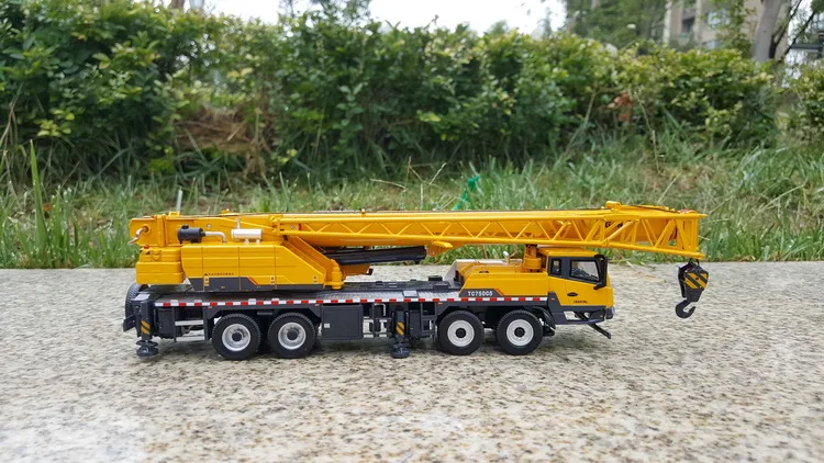 Завод 1:50 литой LIUGONG TC750C5 75 тонн модель крана для продажи