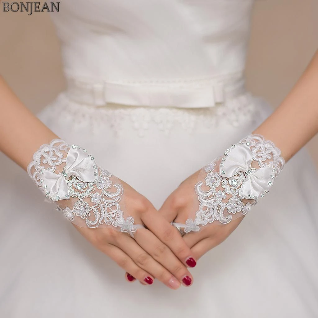 Ladies White Lace Fingerless Hand Short 