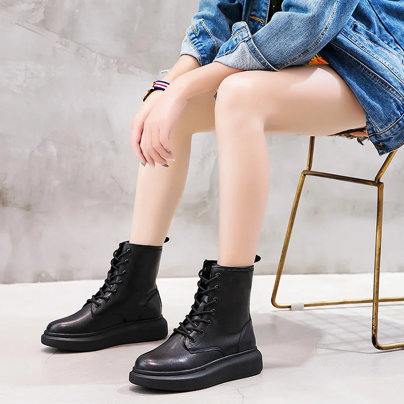 

Martin Boots Women's British-Style 2019 Autumn 7 Hole Versatile round-Toe Korean-style Short Boots Black And White with Pattern