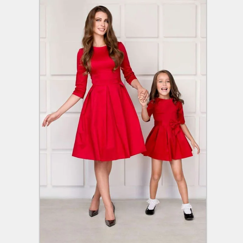 Новое семейное платье для мамы и дочки одежда для семьи платье с рукавом три четверти платье для маленьких девочек и женщин Одинаковая одежда с бантом