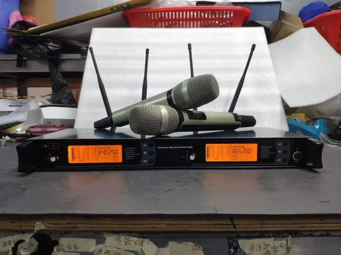 Тюра разнесенный приемник 615-675 МГц Ручной UHF двойной SKM9000 караоке KTV профессиональный сценический беспроводной микрофон