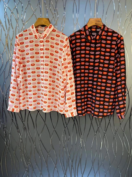 The new autumn and winter women's shirt printing lapel breasted lips 1109