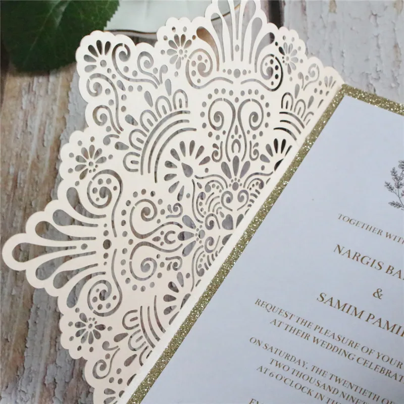 Бордовая Выдвижная пригласительная открытка с блестящей золотой вставкой