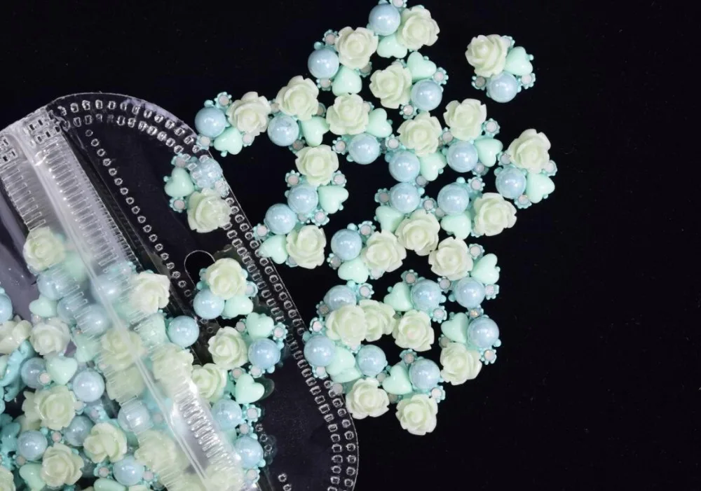 Лот 100 ПК яркого цвета с блестками с цветочным узором 3D нейл-арта украшения с Стразы, сплав ногтей Подвески ювелирные изделия для Гель-лак для ногтей/Набор для маникюра, в который входят