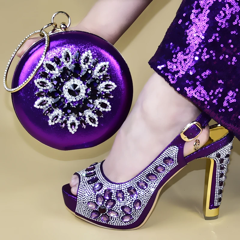 Новое поступление модной обуви в нигерийском стиле и Комплект с сумочкой в тон Обувь большого размера Для женщин каблук Стразы Свадебная вечеринка туфли Роскошные босоножки Для женщин - Цвет: Фиолетовый