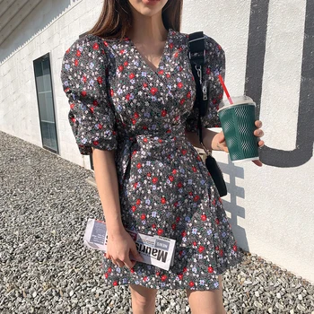 

LANMREM Floral dresses famale Korean style 2020 Summer new summer short sleeve V-neck high waist bubble sleeve lace dress YJ545