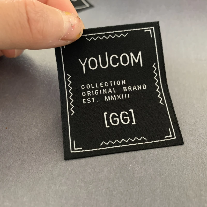 

Изготовленные на заказ тканые этикетки из Дамаска высокой плотности 50D 4,8*5,6 см