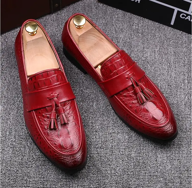 Crocodile pattern men's shoes set foot tassel pointed male embossed business casual shoes summer youth wedding shoes
