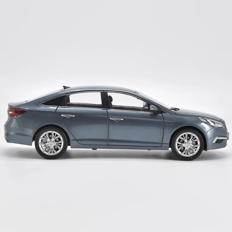 1:18 HYUNDAI 9th Sonata сплав модель автомобиля статическая Высокая моделирования металлические модели автомобилей для коллекционирования подарок