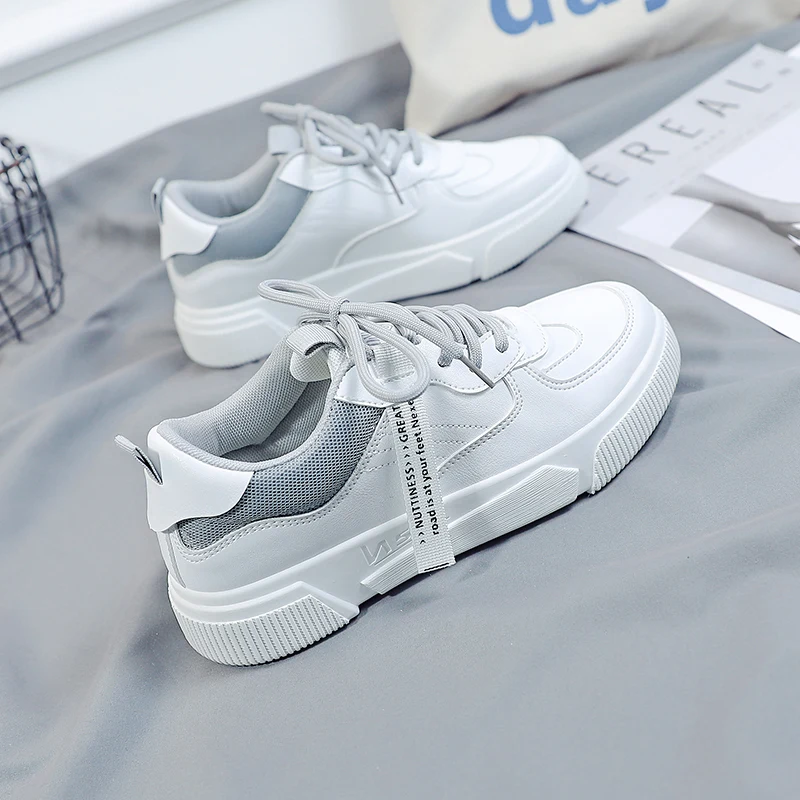 Large Women's Leather Sports Shoes Spring and Autumn White Lightweight Women's Vulcanized Shoes Casual Shoes Breathable