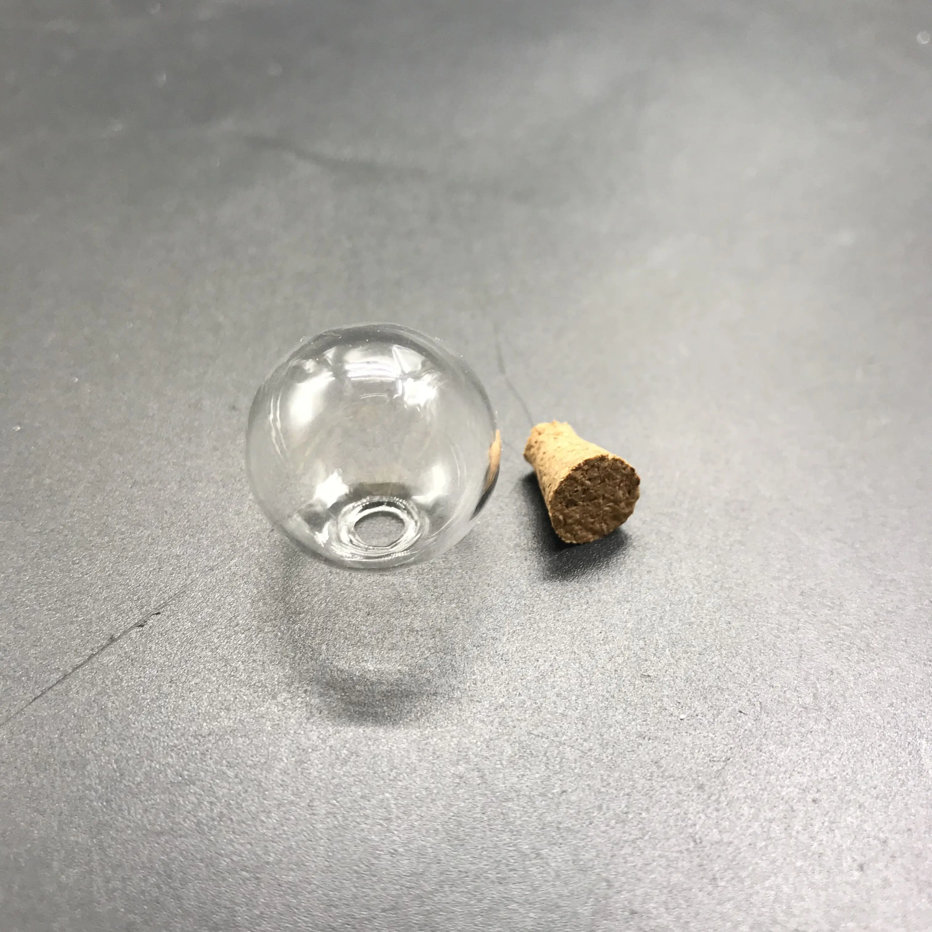 10pcs 18mm Mini Lightbulb Glass Globe bubble round ball with hole DIY hollow glass orb vial pendant glass bottle necklace gifts