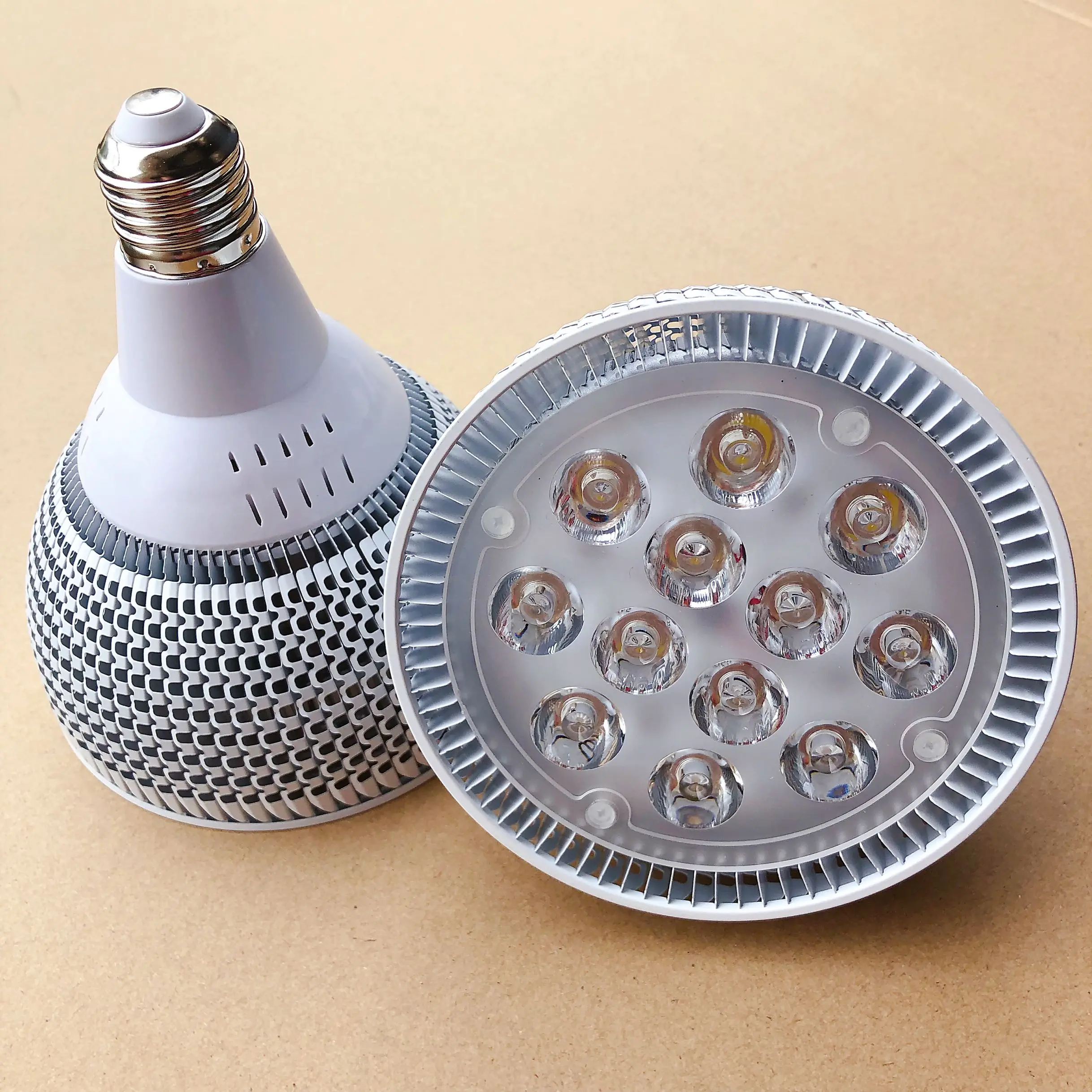 2pcs-high-power-24w-par38-led-spotlight-e27-dimmable-110v-220v-led-bulb-lamp-12x2w-indoor-spot-light-alumiunm-lighting