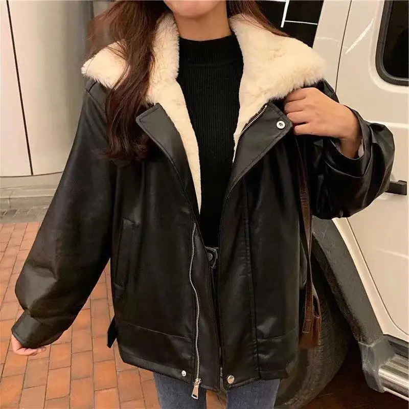 Рисунок 3 - Зимняя теплая куртка из искусственной кожи