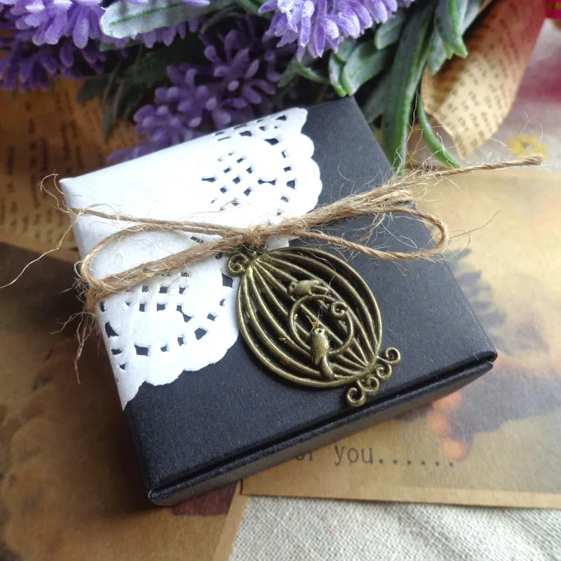 

70x70x30mm Kraft Paper Aircraft Gift Boxes DIY Handmade Soap Packing Box Black White Jewelry Handicraft Candy Storage Paper Box