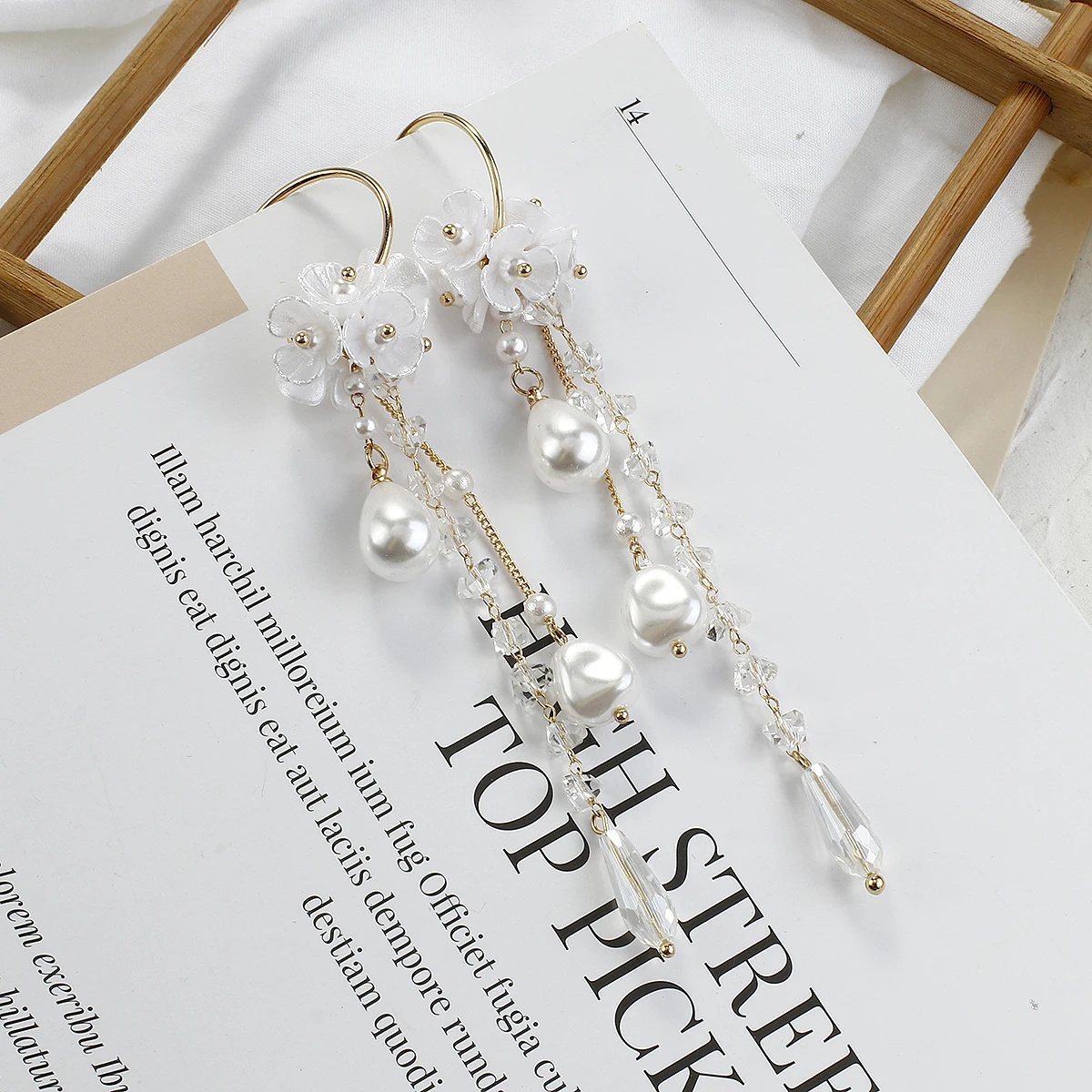 Lifefontier Korean White Flower Petal Drop Earrings Resin Rhinestone Pearl Long Tassel Dangle Earrings For Women Jewelry Girls Lifefontier Korean White Flower Petal Drop Earrings Resin Rhinestone Pearl Long Tassel Dangle Earrings For Women Jewelry Girls