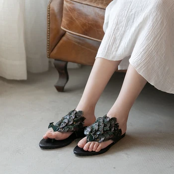 

Slippers Women Flip Flops Flat Heels Summer Shoes for Women Beach Slippes Gray Peacock Retro Genuine Leather Embroidery Shoes