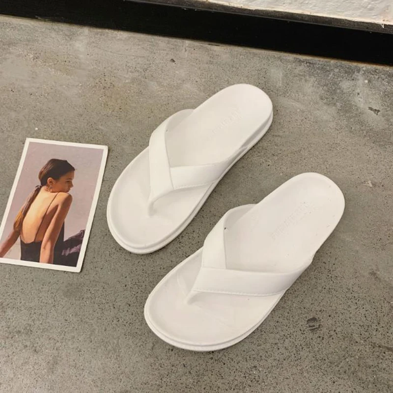 

2020 fashion men's and women's Non Slip solid color Korean beach shoes and casual indoor and outdoor flip flops
