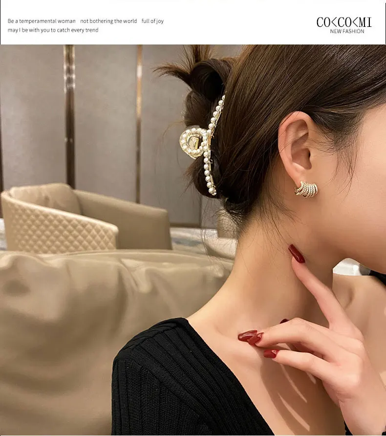 2021New Trend Gold Metal Inlaid With Diamonds Stud Earrings For Women Korean Fashion Women Earrings Party Classic Jewelry Gifts